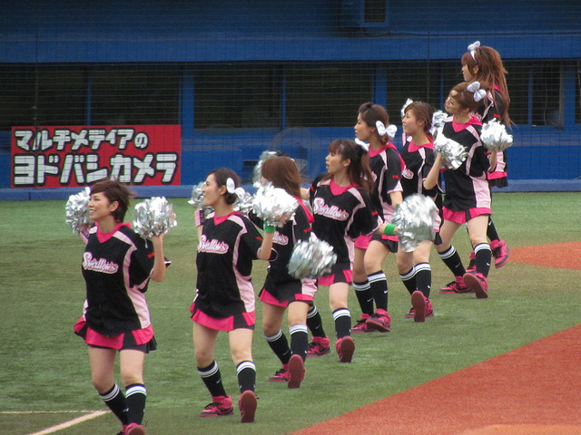 Японские бейсбольные чирлидерши
