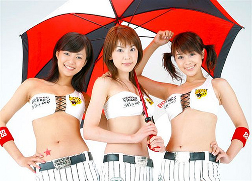 Японские бейсбольные чирлидерши