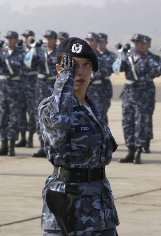 Девушки в Вооруженных силах разных стран