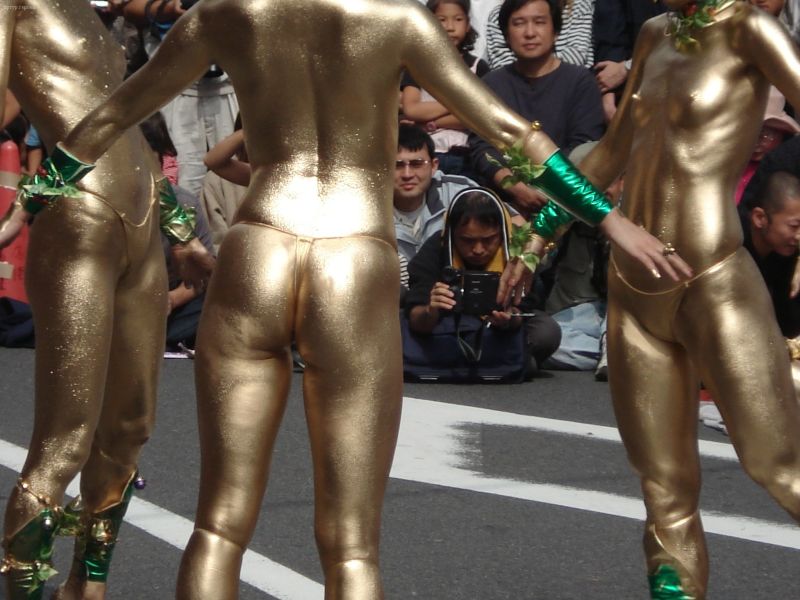 Cтранное полуголое уличное шоу в Японии