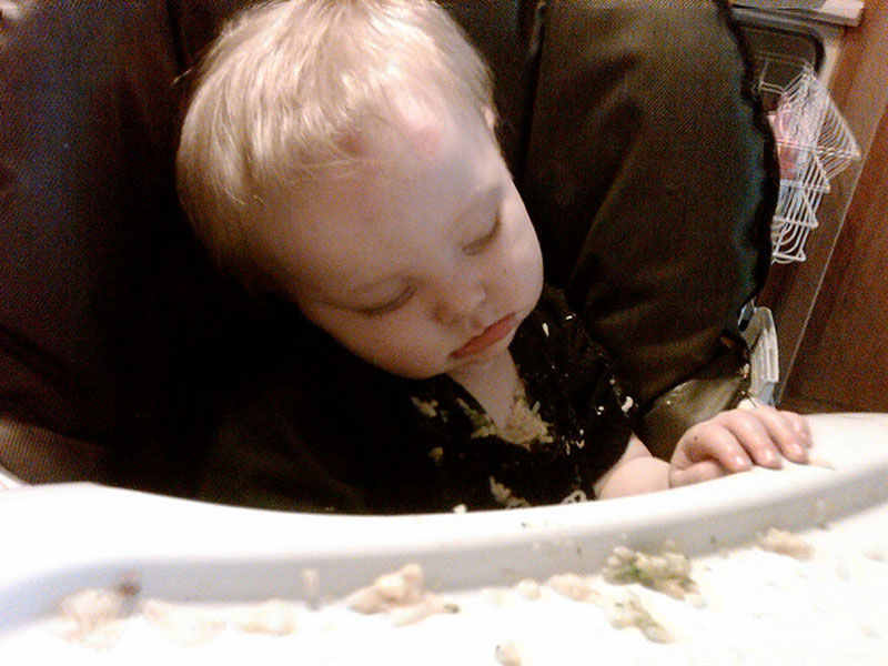 Дети Уснувшие во время еды