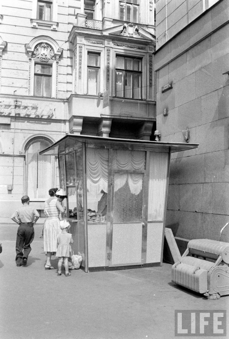 Московская жизнь 1960 года в ларьках и витринах