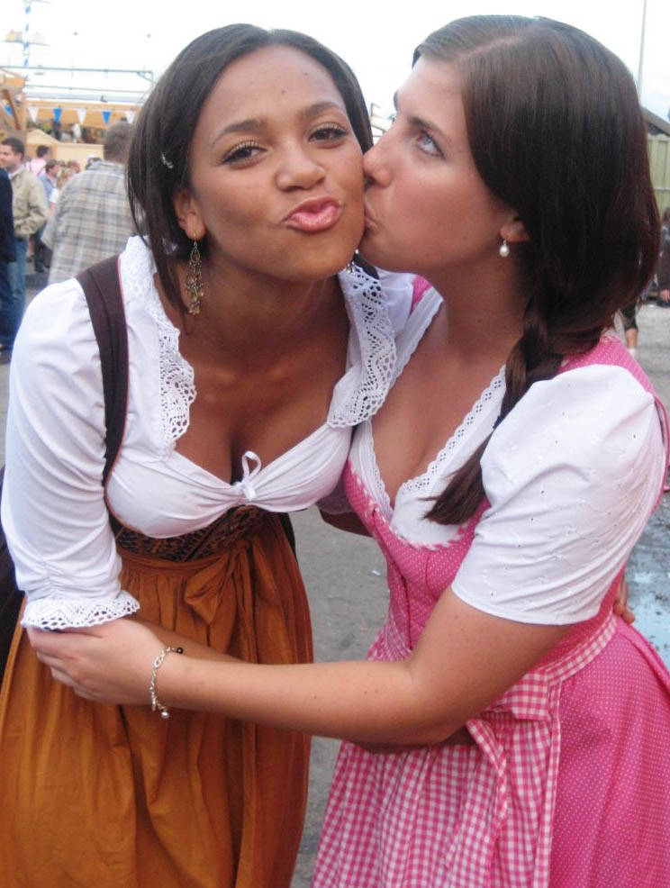 Девушки с Октоберфест Фестиваля 2012 в Мюнхене