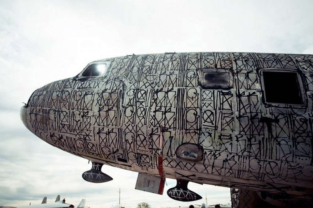 Граффити на самолетах