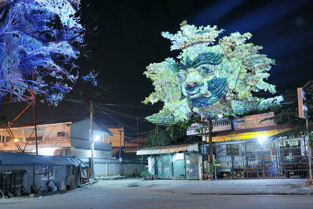 Лица на Камбоджийских деревьях