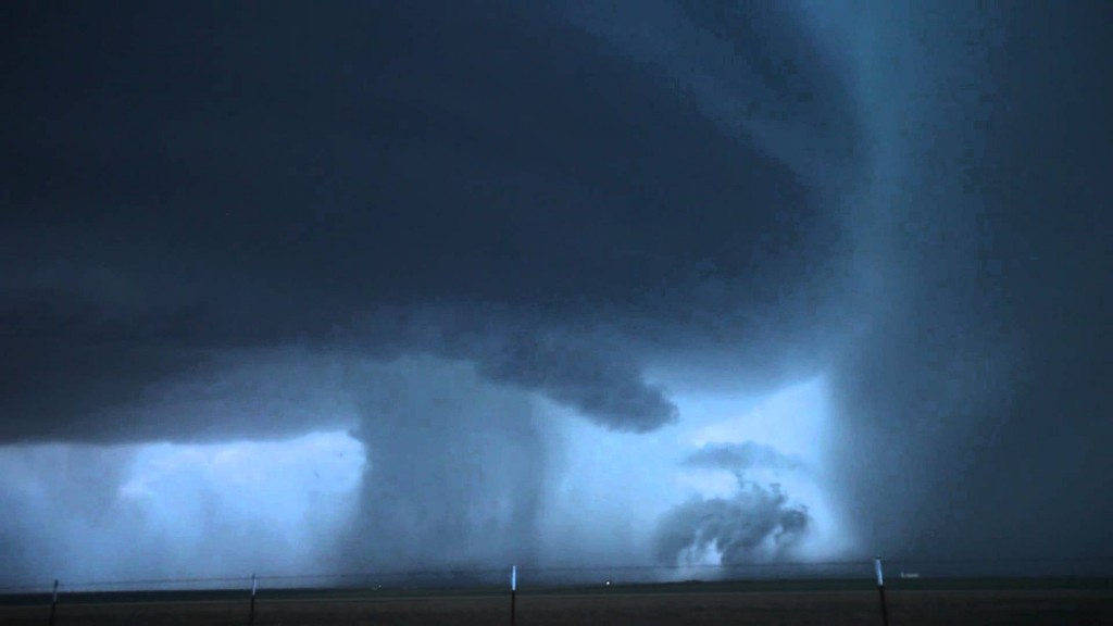 15 лучших снимков торнадо