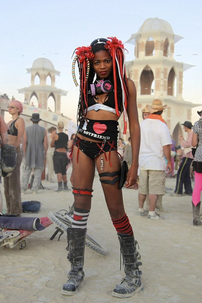 Участницы фестиваля Burning Man 