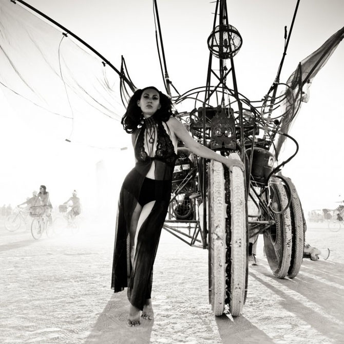 Участницы фестиваля Burning Man 