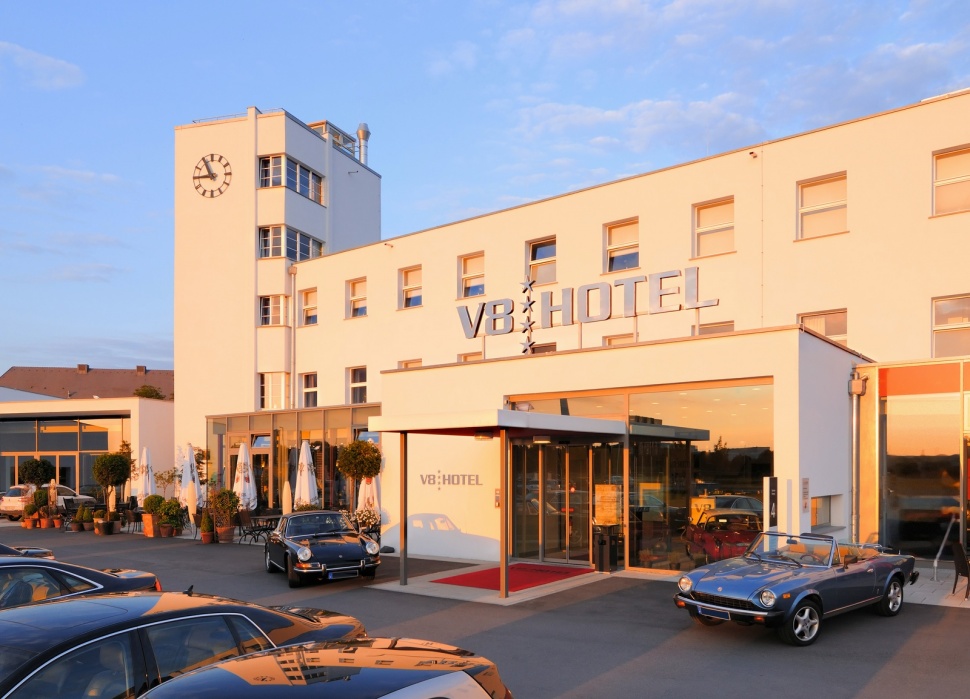 V8 Hotel -   