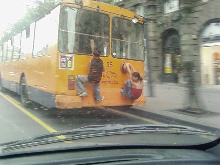 Общественный транспорт в Сербии