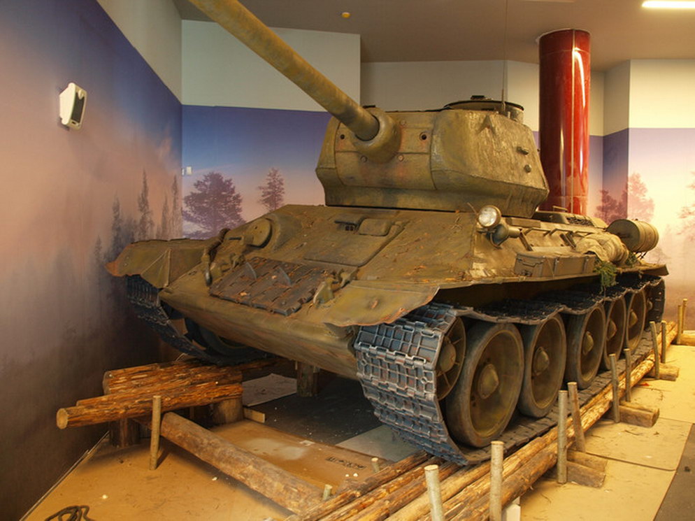 Танк Т-34-85 из пенопласта
