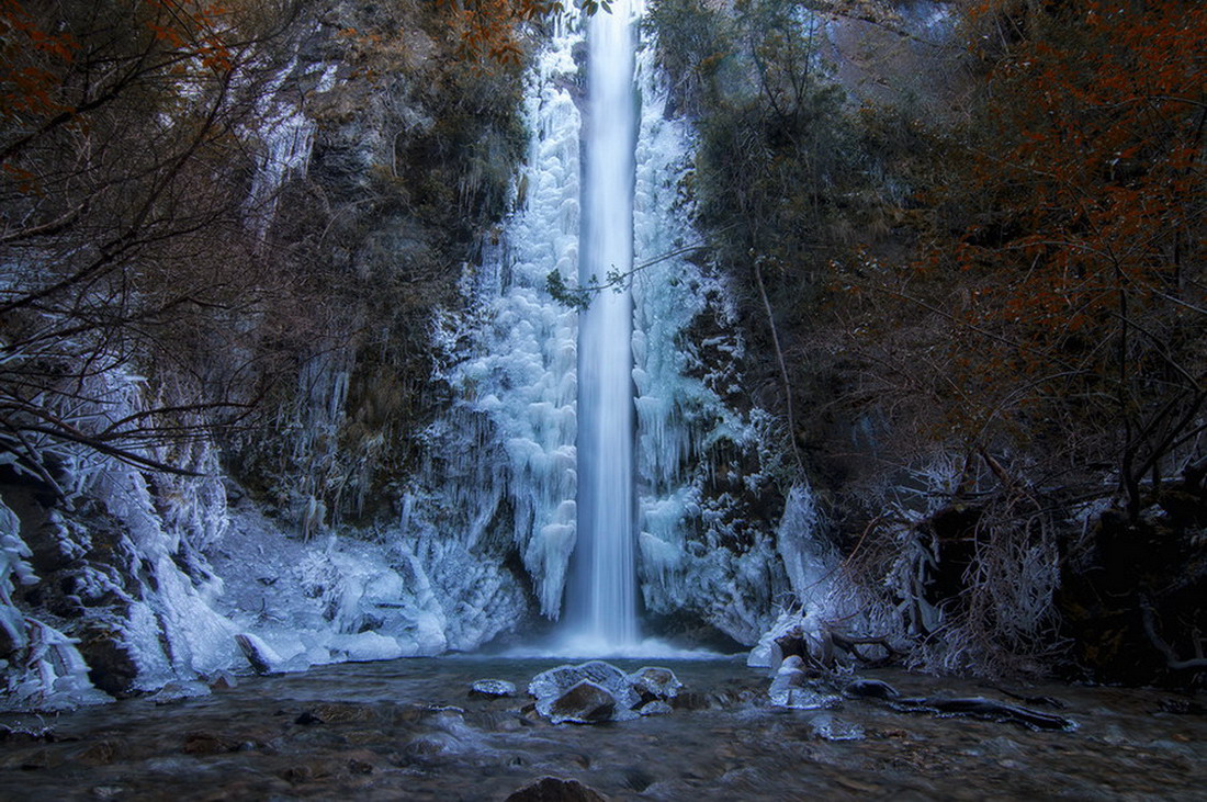 Фантастические фотографии замерзших водопадов