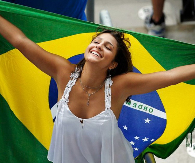Подборка фотографий симпатичных бразильских болельщиц. 