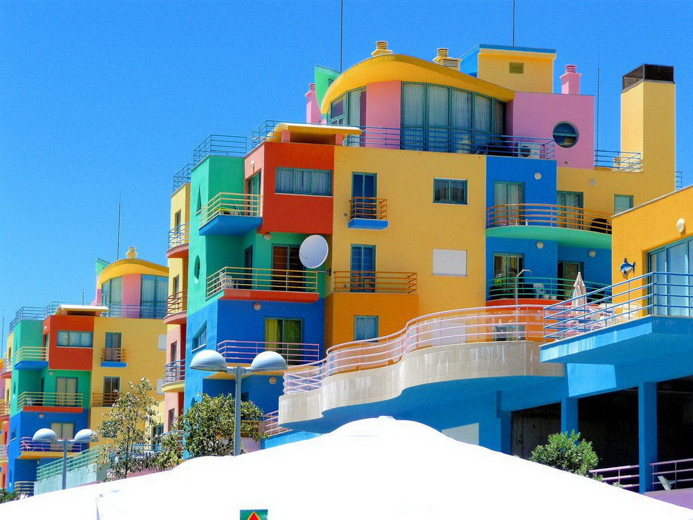 Colorful houses. Разноцветный дом. Цветные домики. Разноцветные домики. Цветной красивый дом.