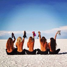 Topless Holiday - ����� ����� �������� �����
