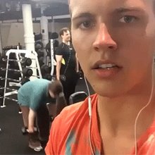 �����